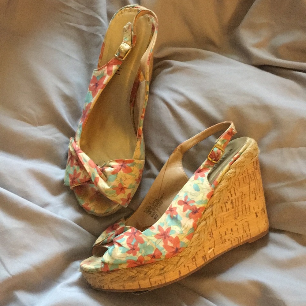 Floral wedges